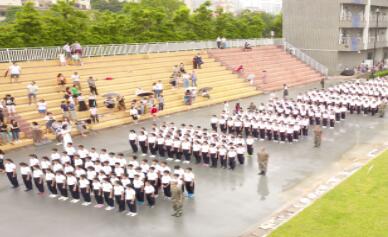 德胜学校1000新生入学军训拓展